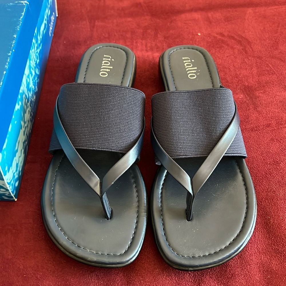 Excellent Used Condition Rialto Navy Blue Strap sandals (size 8M)